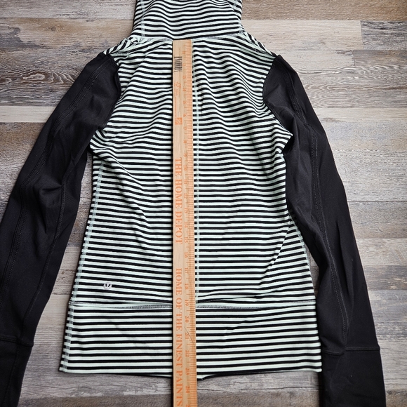 Lululemon Daily Yoga Jacket Size 4 Mint Green + Black Stripes - Picture 10 of 13